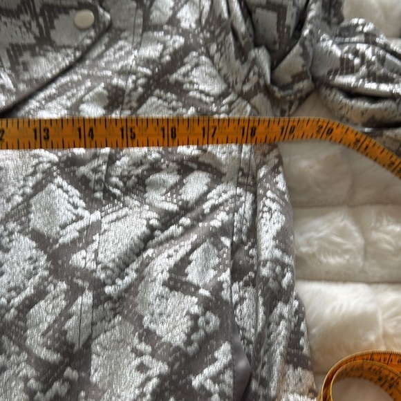 Sparkly and shiny silver python print jacket - Picture 9 of 10